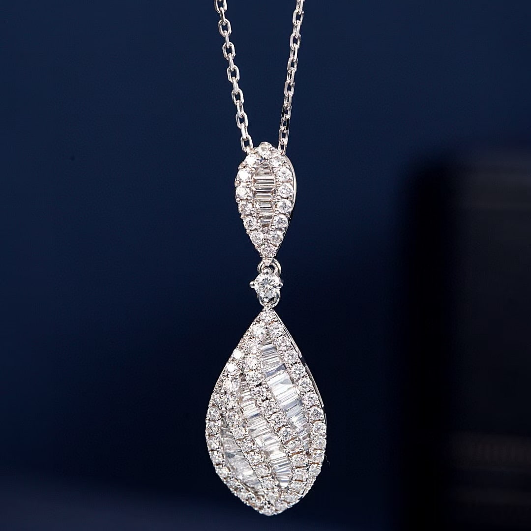14k Gold 0.77 Ctw Natural H Diamond Pendant( Without Chain ): Ref:231043151 // gold content:14k gold // main gemstone:diamond // shape:baguette // carat weight:0. 43ct // clarity grade:vs-si // color:h // treatment:natural // // adjacent gemstone 2 : diamond //