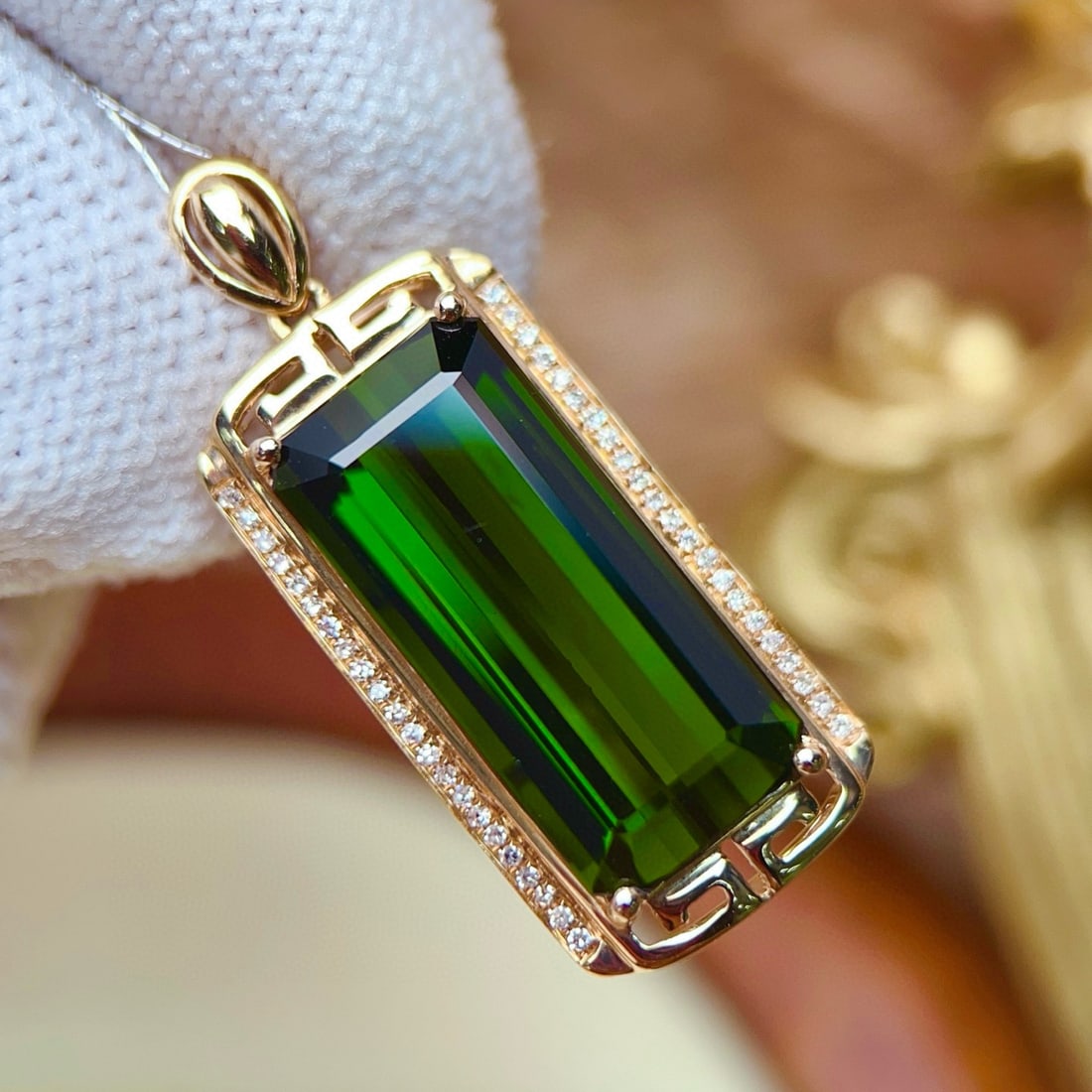 14k Gold 10.4 Ct Natural Tourmaline & Diamond Pendant( Without Chain ): Ref:231043166 // gold content:14k gold // main gemstone:tourmaline // shape:octagonal // carat weight:10. 4ct // color:green // treatment:natural // // adjacent gemstone 2 : diamond // number of