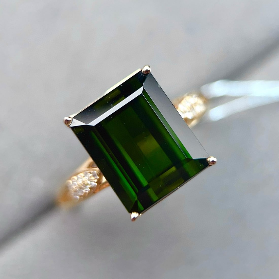 14k Gold 5.70 Ctw Natural Tourmaline & Diamond Ring: Ref:231043168 // gold content:14k gold // ring size:7. 25us // // main gemstone:tourmaline // shape:octagonal // carat weight:5. 65ct // color:green // treatment:natural // // adjacent gemstone 2 :