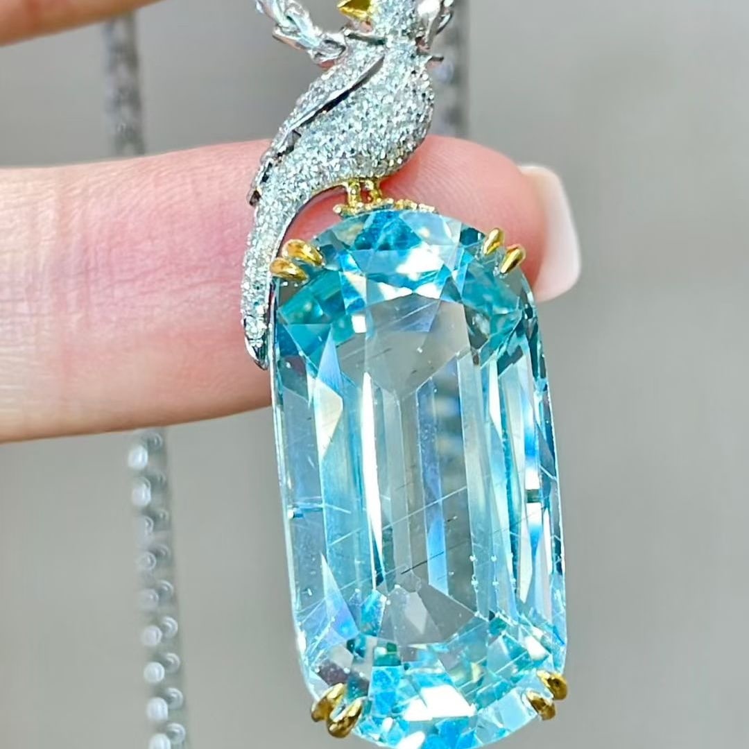 14k Gold 15.2 Ct Natural Aquamarine & Diamond Pendant( Without Chain ): Ref:231043169 // gold content:14k gold // main gemstone:aquamarine // shape:oval // carat weight:15. 2ct // color:blue // treatment:natural // // adjacent gemstone 2 : diamond // shape:round // clarit