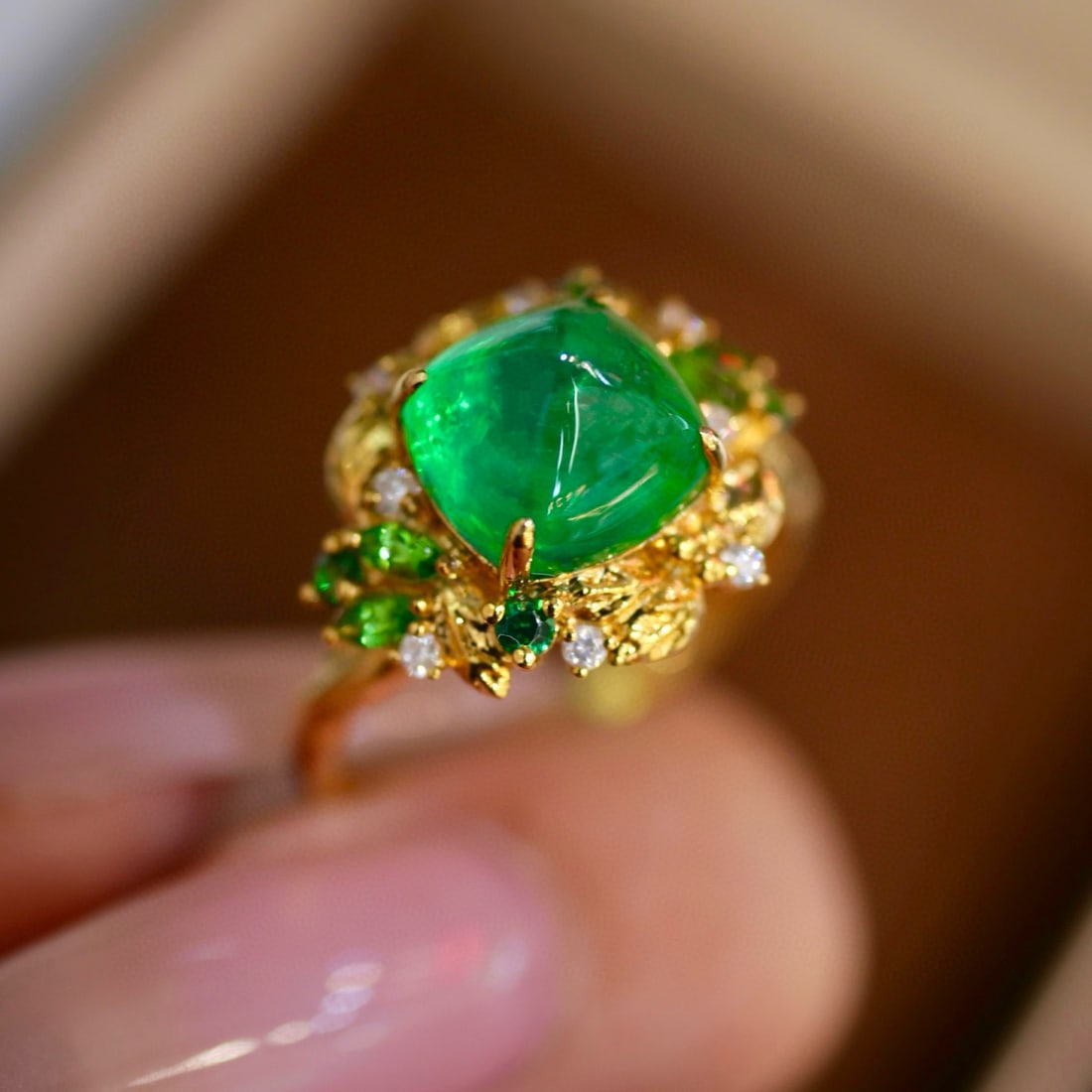 14k Gold 2.70 Ct Vivid Green Natural Emerald & Diamond & Tsavorite Ring - 3