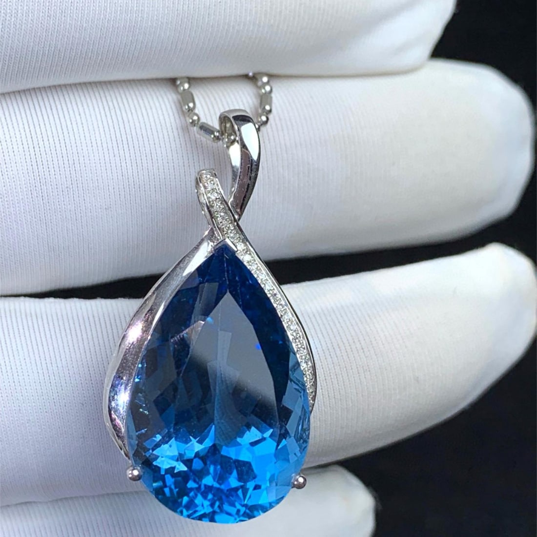 14k Gold 24 Ct Natural Topaz & Diamond Pendant( Without Chain ): Ref:231043186 // gold content:14k gold // main gemstone:topaz // shape:pear // carat weight:24ct // color:blue // treatment:natural // // adjacent gemstone 2 : diamond // shape:round // clarity