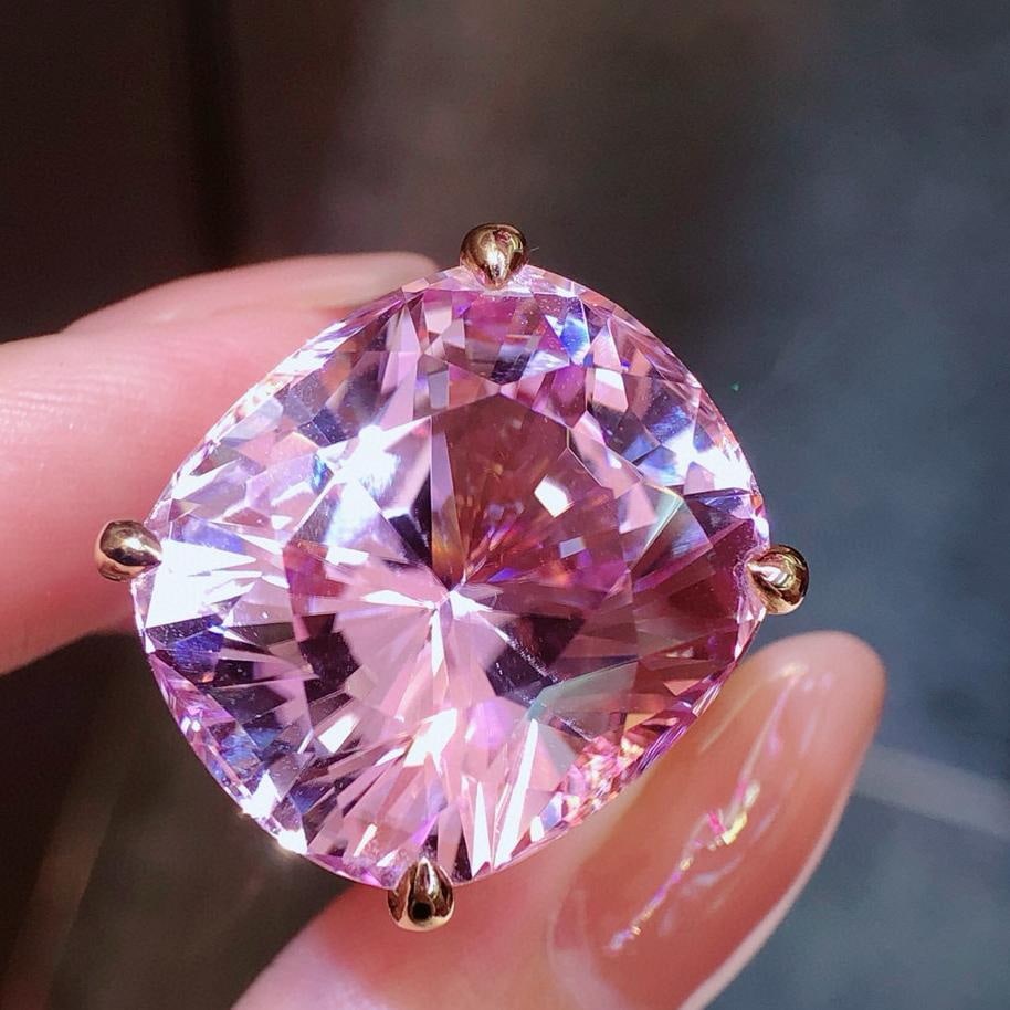 14k Gold 50.26 Ctw Natural Kunzite & Diamond Ring: Ref:231043190 // gold content:14k gold // ring size:7. 25us // // main gemstone:kunzite // shape:cushion // carat weight:50ct // color:purple // treatment:natural // // adjacent gemstone 2 : diamond
