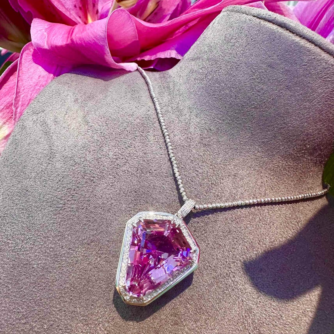 14k Gold 18.6 Ct Natural Kunzite & Diamond Pendant( Without Chain ) - 6