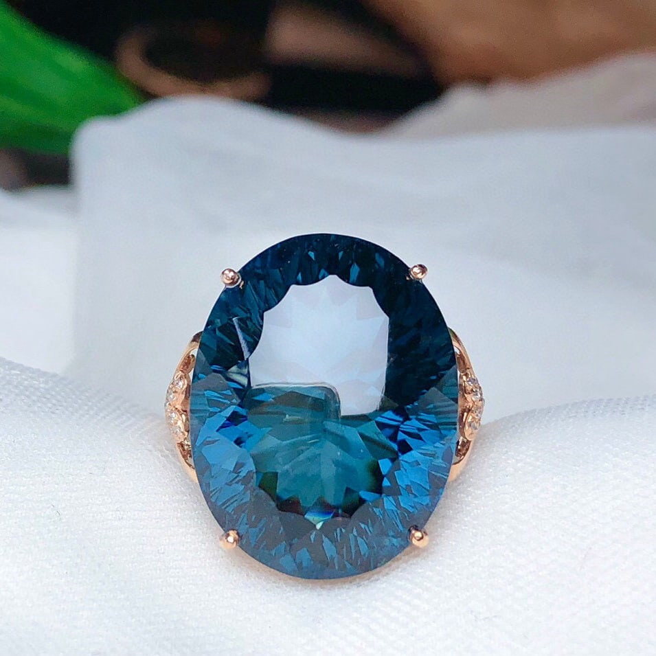 14k Gold 28.10 Ct Natural Topaz & Diamond Ring - 4