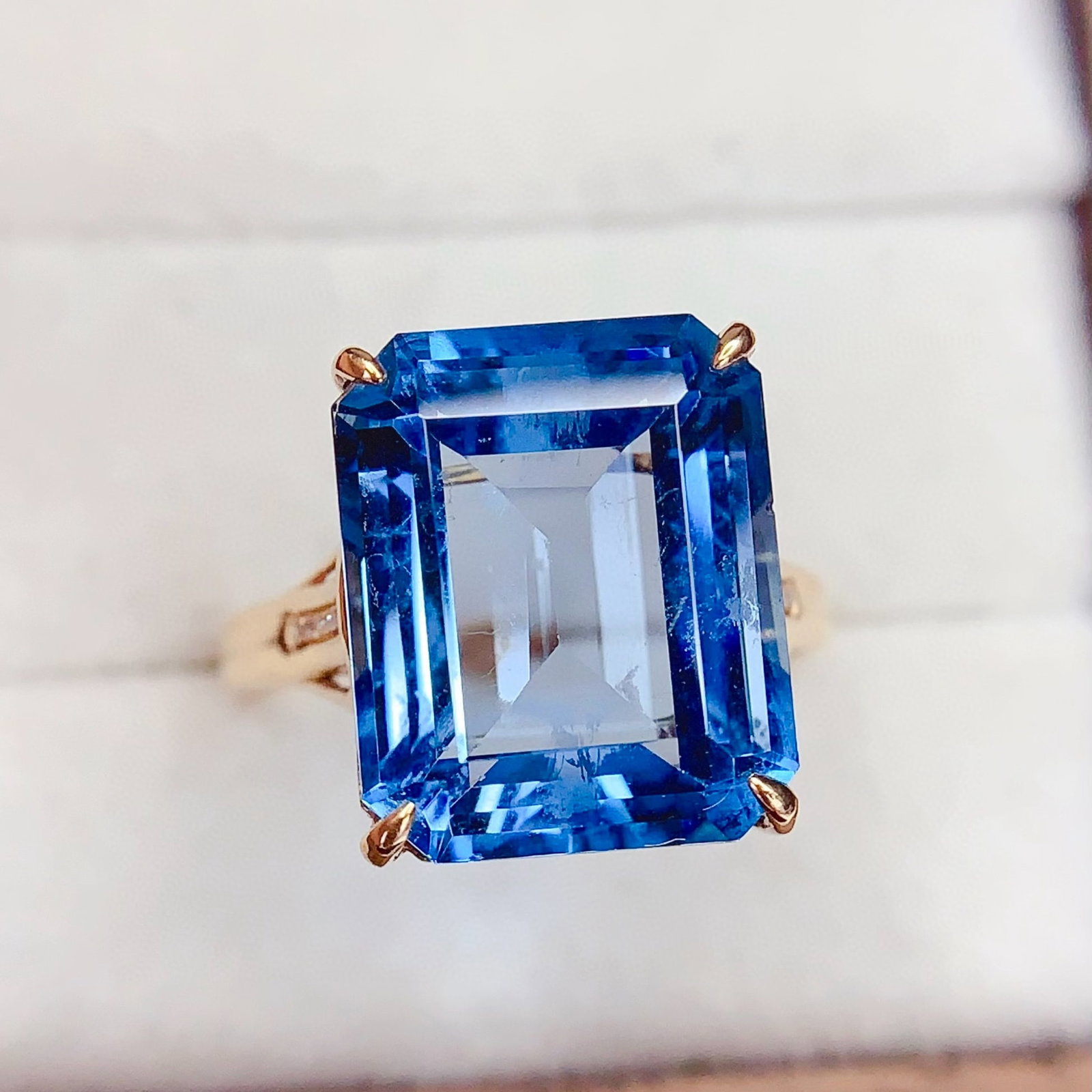 14k Gold 10.9 Ct Natural Topaz & Diamond Ring - 3