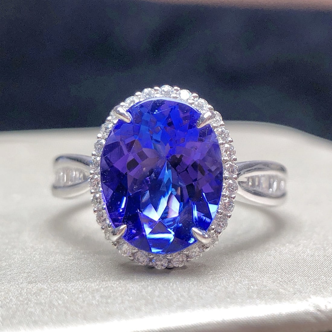 14k Gold 3.45 Ctw Natural Tanzanite & Diamond Ring - 6