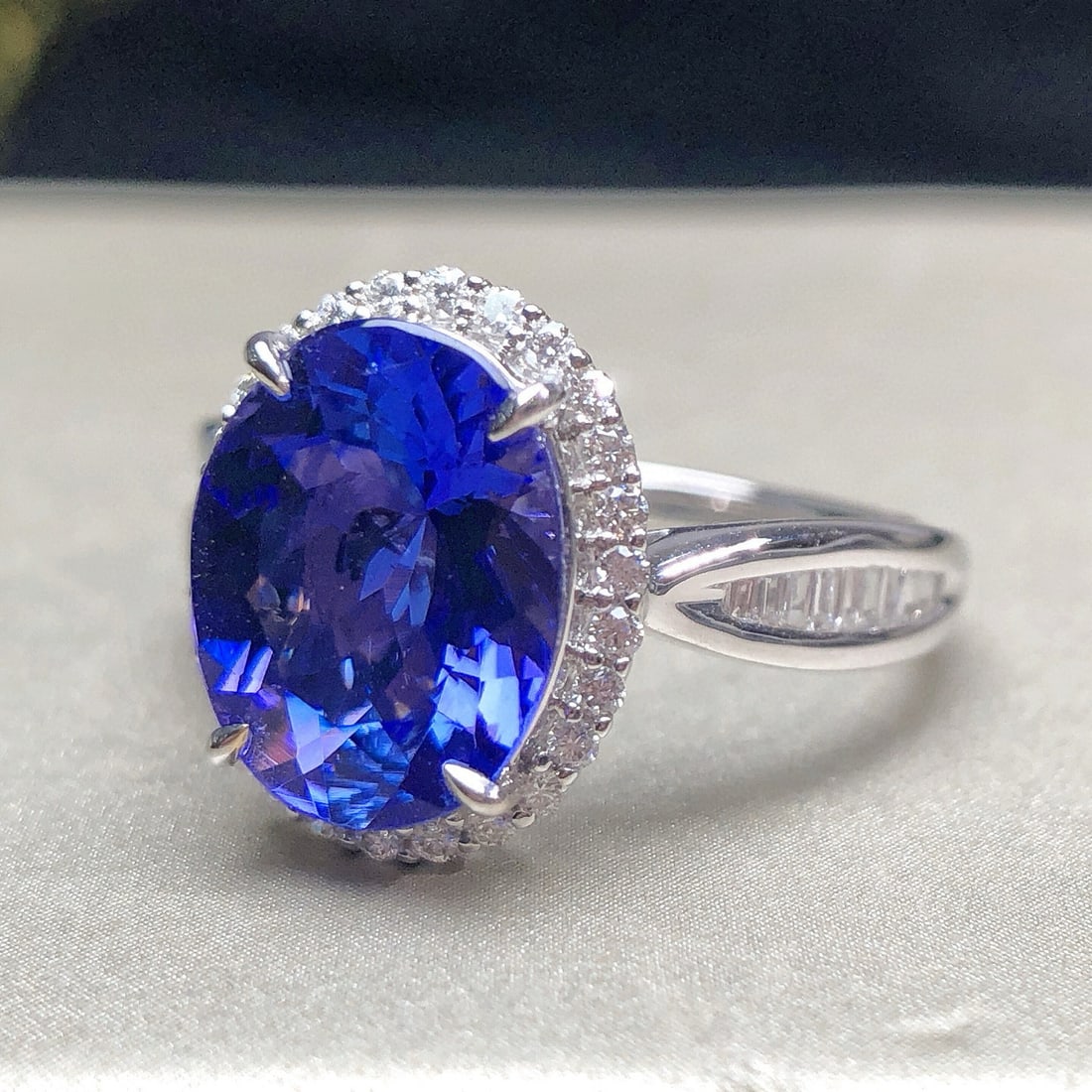 14k Gold 3.45 Ctw Natural Tanzanite & Diamond Ring - 8