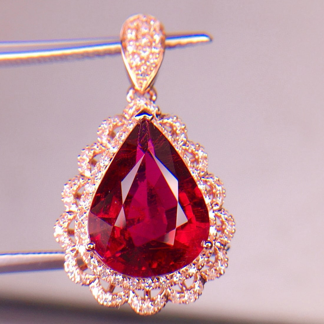 14k Gold 4.09 Ct Natural Tourmaline & Diamond Pendant( Without Chain ): Ref:231044028 // gold content:14k gold // main gemstone:tourmaline // shape:pear // carat weight:4. 09ct // color:red // treatment:natural // // adjacent gemstone 2 : diamond // shape:round //