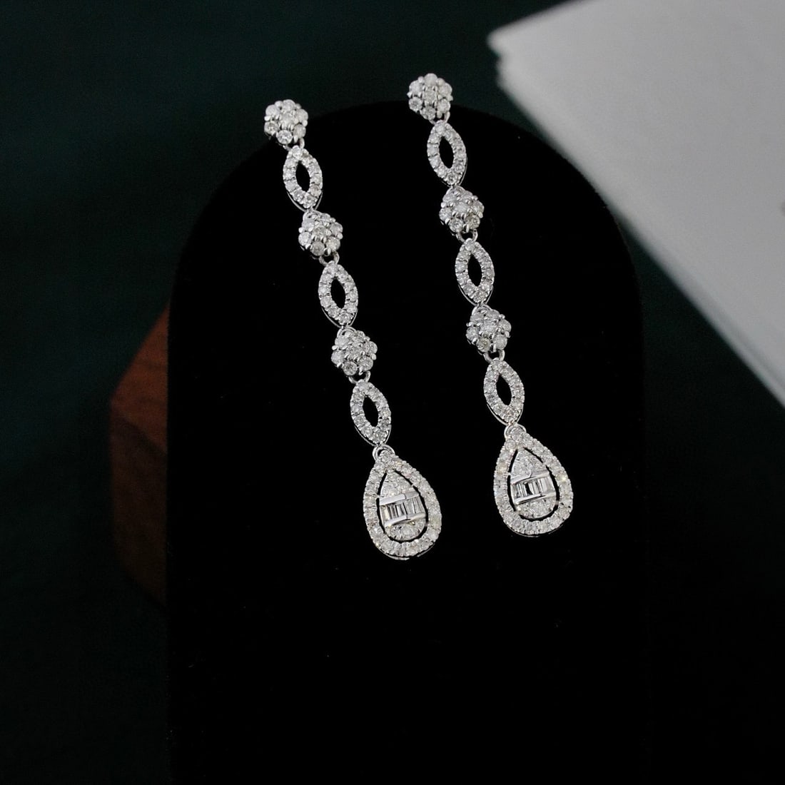 14k Gold 1 Ct Natural H Diamond Earrings: Ref:231044064 // gold content:14k gold // main gemstone:diamond // shape:multiply // carat weight:1ct // clarity grade:vs-si // color:h // treatment:natural // Condition: New Low Estimate: 2900.00