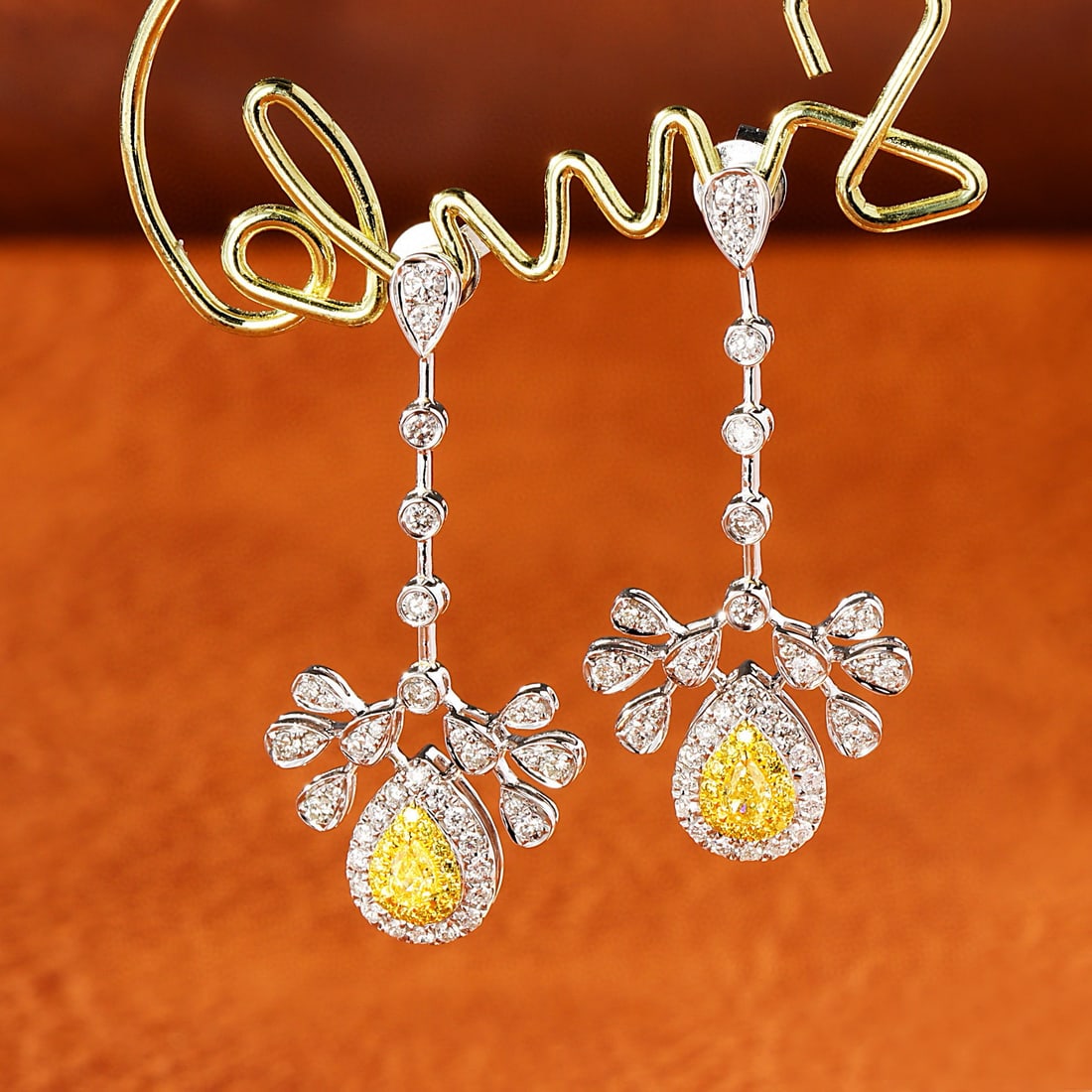 14k Gold 0.96 Ctw Natural Yellow Diamond & Diamond Earrings: Ref:231044073 // gold content:14k gold // main gemstone:yellow diamond // shape:pear // carat weight:0. 20ct // color:yellow // treatment:natural // // adjacent gemstone 2 : diamond // shape:round // 