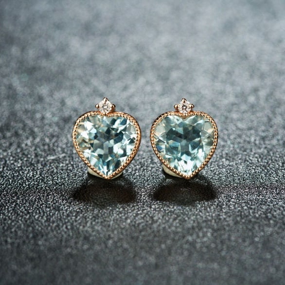 14k Gold 2.86 Ct Natural Aquamarine & Diamond Earrings: Ref:231044080 // gold content:14k gold // main gemstone:aquamarine // shape:heart // carat weight:2. 86ct // color:blue // treatment:natural // // adjacent gemstone 2 : diamond // shape:round //