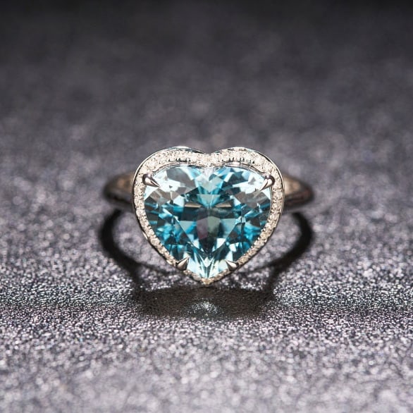14k Gold 4.17 Ct Natural Aquamarine & Diamond Ring: Ref:231044081 // gold content:14k gold // ring size:7. 25us // // main gemstone:aquamarine // shape:heart // carat weight:4. 17ct // color:santa maria color // treatment:natural // // adjacent