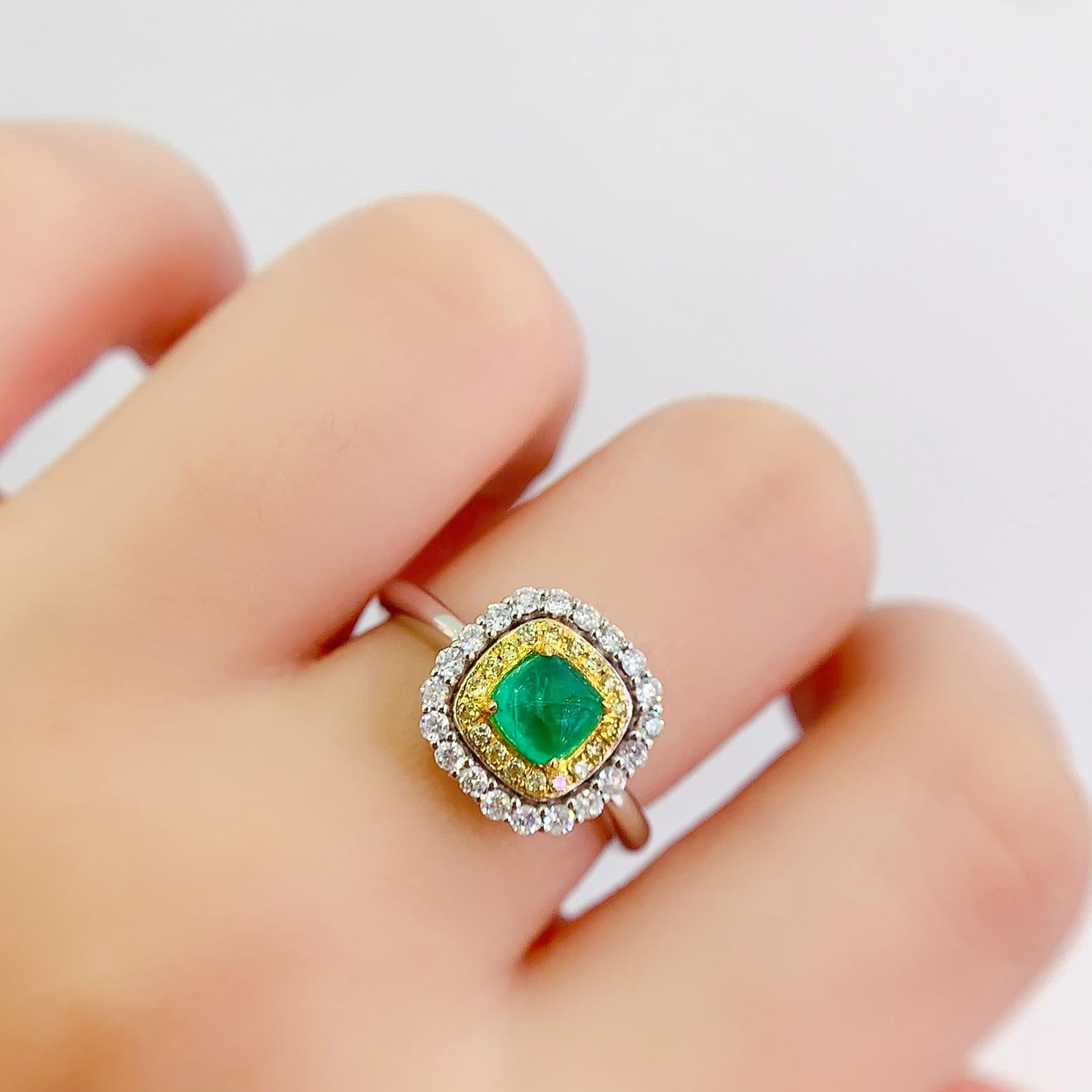 14k Gold 0.8 Ct Natural Emerald & Diamond Ring - 6
