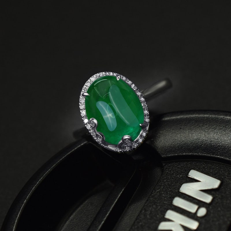 14k Gold 4.27 Ctw Natural Emerald & Diamond Ring: Ref:231044092 // gold content:14k gold // ring size:7. 25us // // main gemstone:emerald // shape:oval // carat weight:4. 18ct // color:green // treatment:natural // // adjacent gemstone 2 : diamond