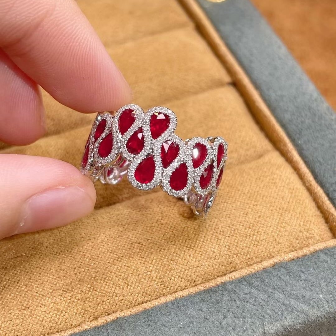 14k Gold 4.5 Ct Vivid Red Natural Ruby & Diamond Ring: Ref:231044137 // gold content:14k gold // ring size:7. 25us // // main gemstone:ruby // shape:pear // carat weight:4. 5ct // color:vivid red // treatment:natural // // adjacent gemstone 2 : diamond