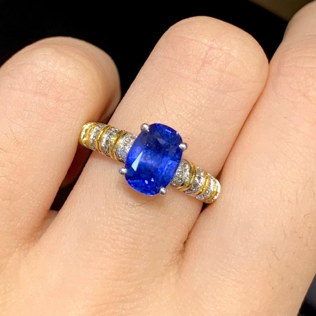 14k Gold 2.2 Ct Vivid Blue Natural Sapphire & Diamond Ring - 4