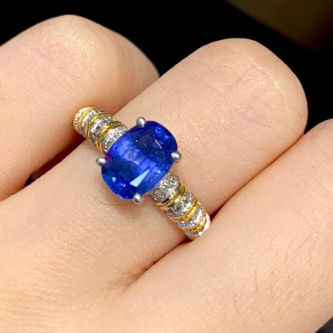 14k Gold 2.2 Ct Vivid Blue Natural Sapphire & Diamond Ring - 5