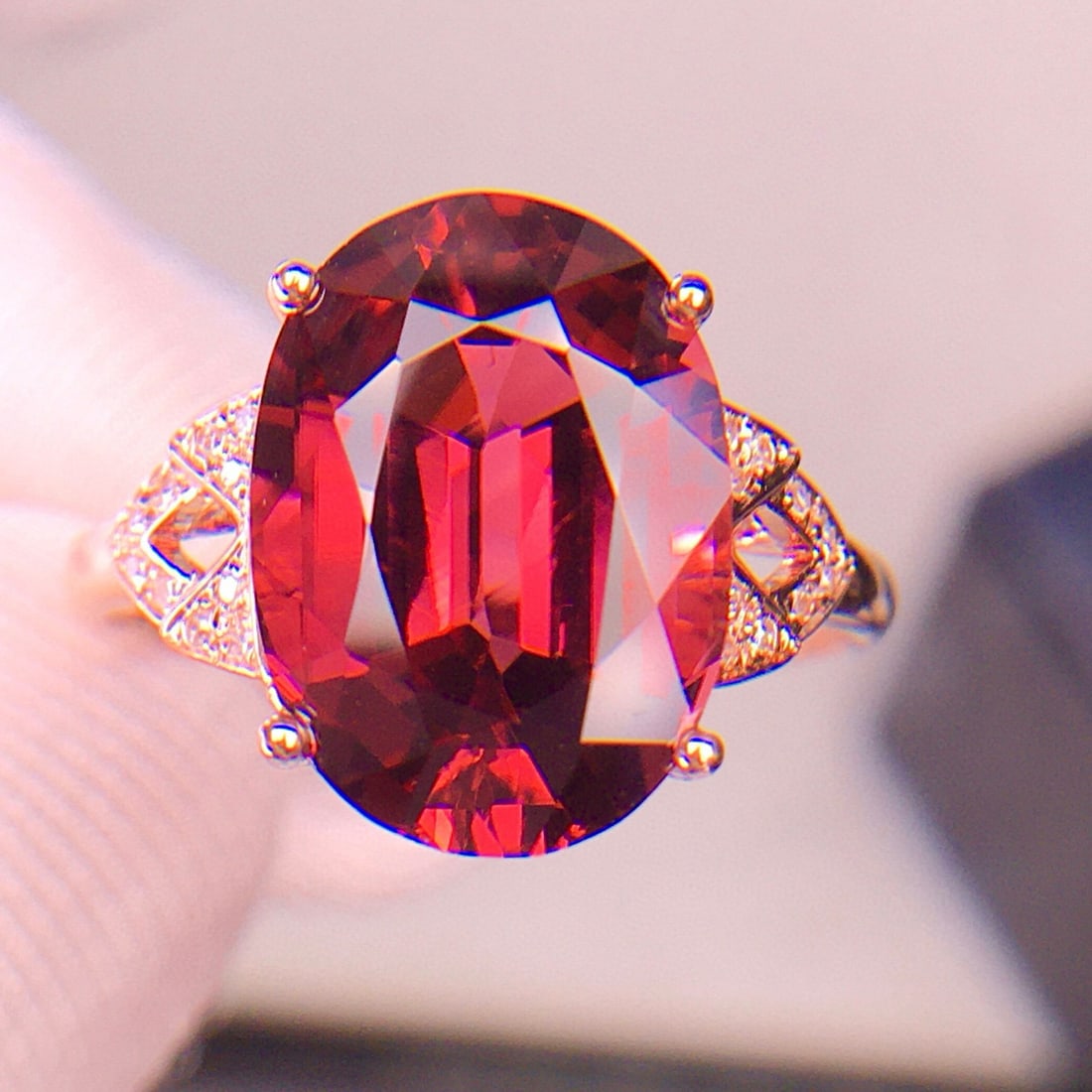 14k Gold 5.1 Ct Natural Tourmaline & Diamond Ring: Ref:231044148 // gold content:14k gold // ring size:7. 25us // // main gemstone:tourmaline // shape:oval // carat weight:5. 1ct // color:red // treatment:natural // // adjacent gemstone 2 : diamond