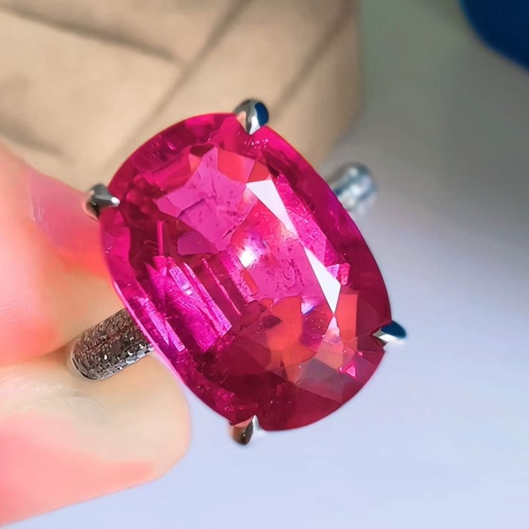 14k Gold 5.3 Ct Natural Tourmaline & Diamond Ring: Ref:231044149 // gold content:14k gold // ring size:7. 25us // // main gemstone:tourmaline // shape:oval // carat weight:5. 3ct // color:red // treatment:natural // // adjacent gemstone 2 : diamond