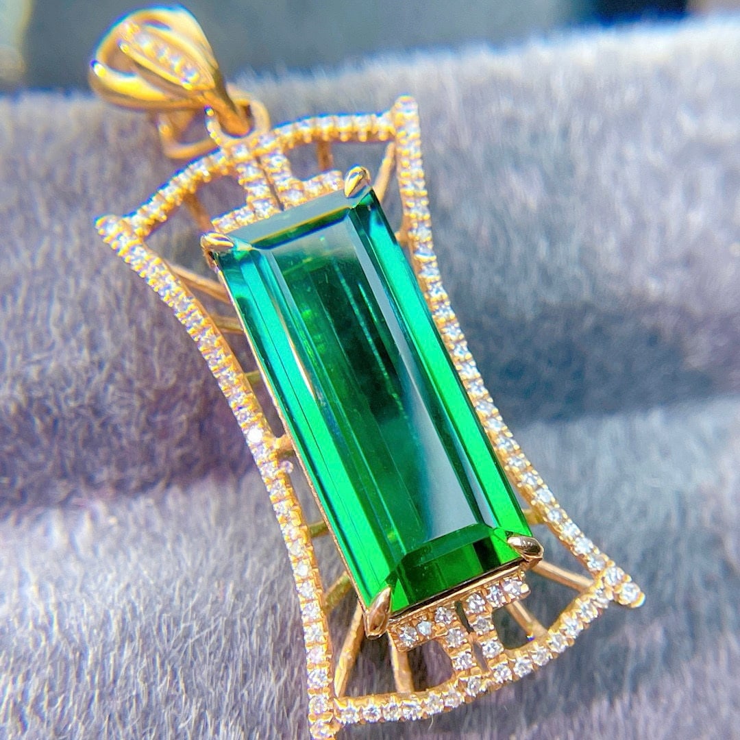14k Gold 6.6 Ct Natural Tourmaline & Diamond Pendant( Without Chain ): Ref:231044152 // gold content:14k gold // main gemstone:tourmaline // shape:octagonal // carat weight:6. 6ct // color:green // treatment:natural // // adjacent gemstone 2 : diamond // shape:round //