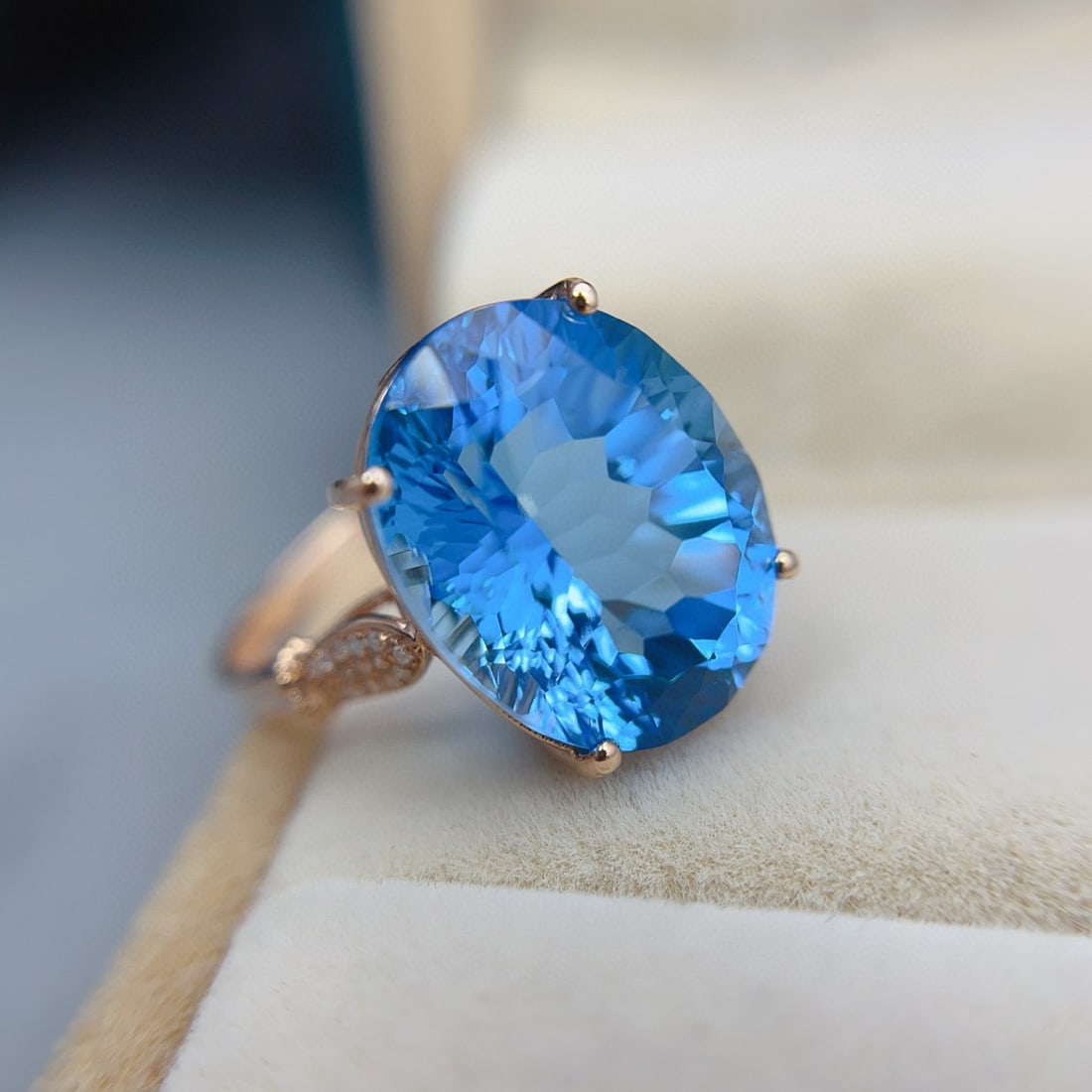 14k Gold 10.75 Ct Natural Topaz & Diamond Ring - 3