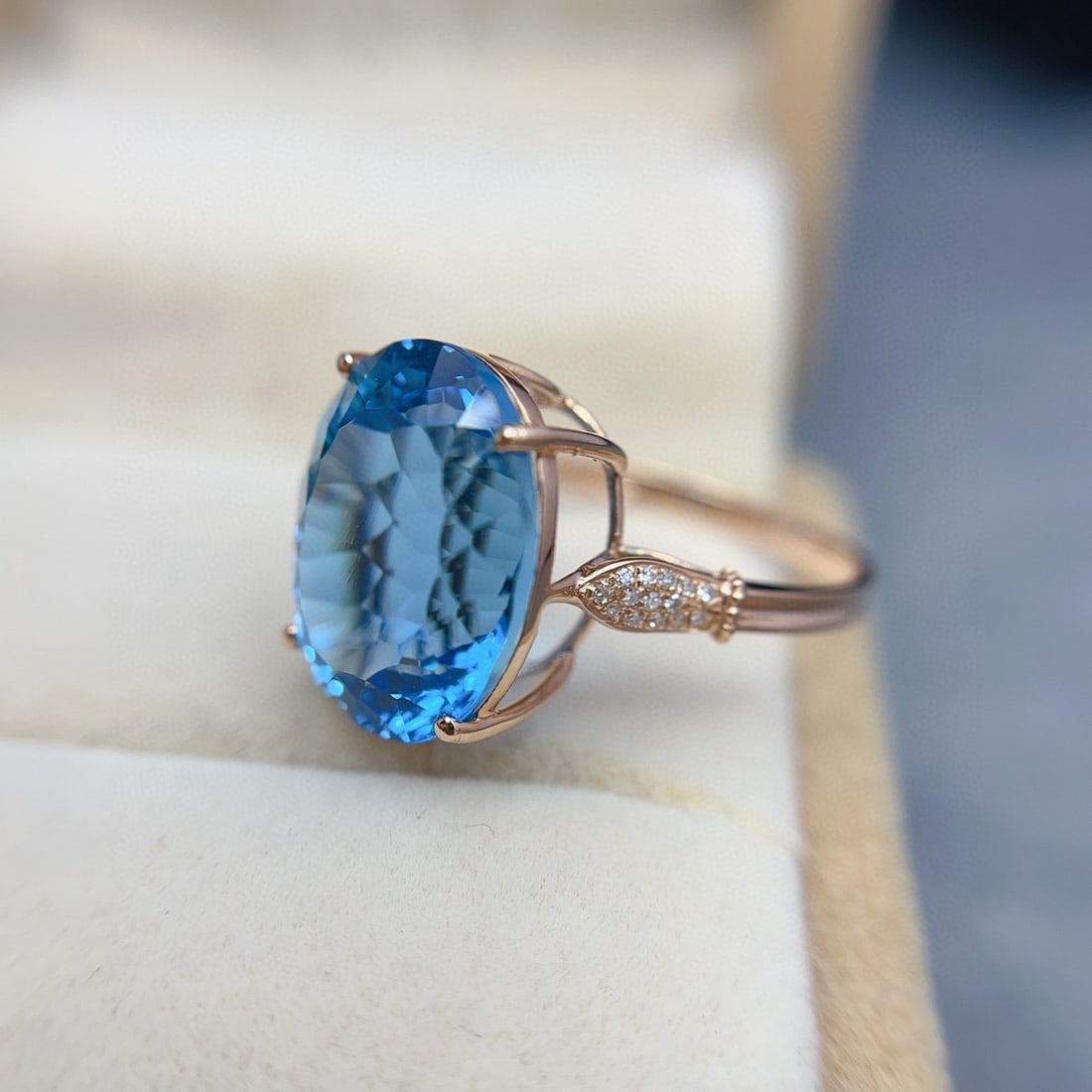 14k Gold 10.75 Ct Natural Topaz & Diamond Ring - 4