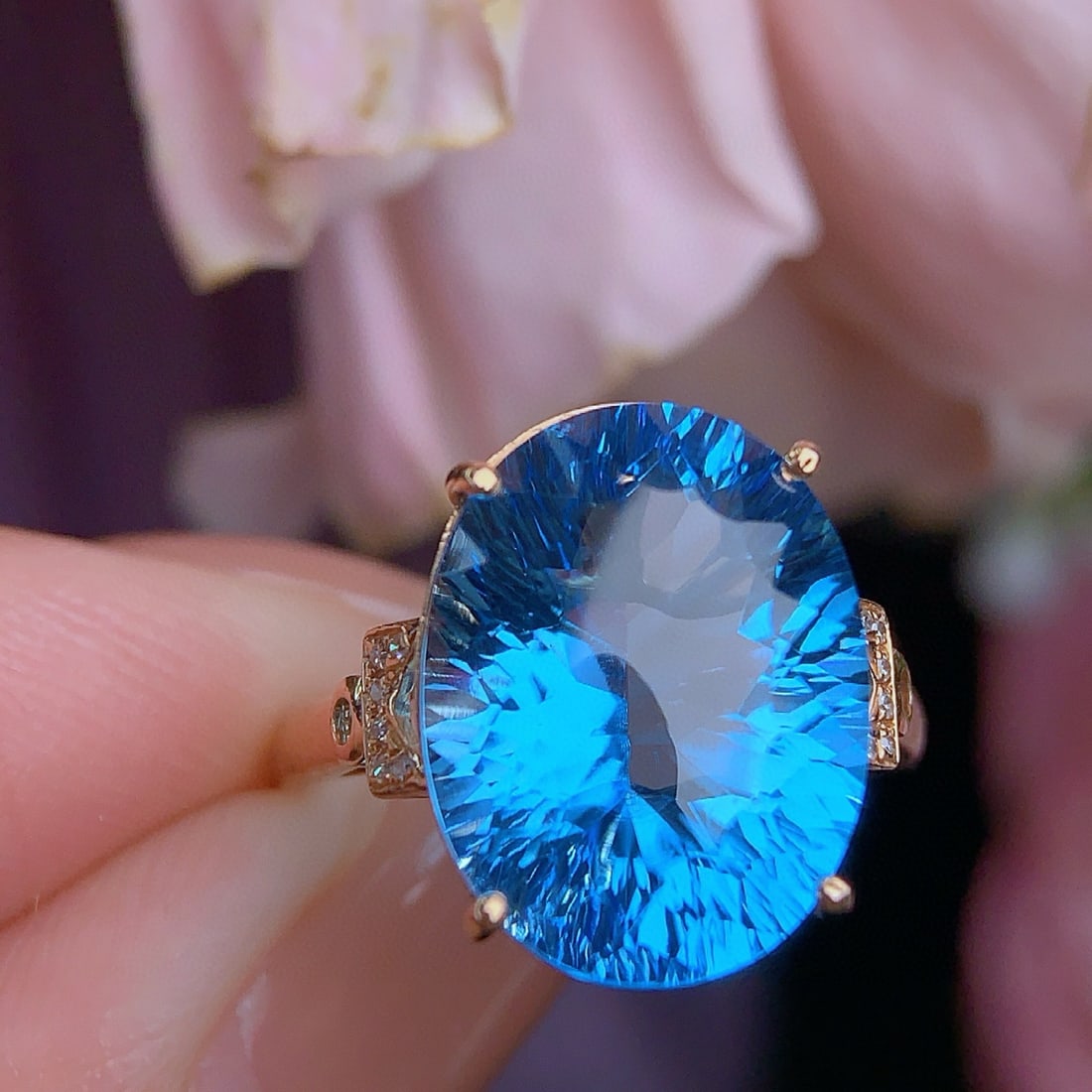 14k Gold 10.15 Ct Natural Topaz & Diamond Ring - 3