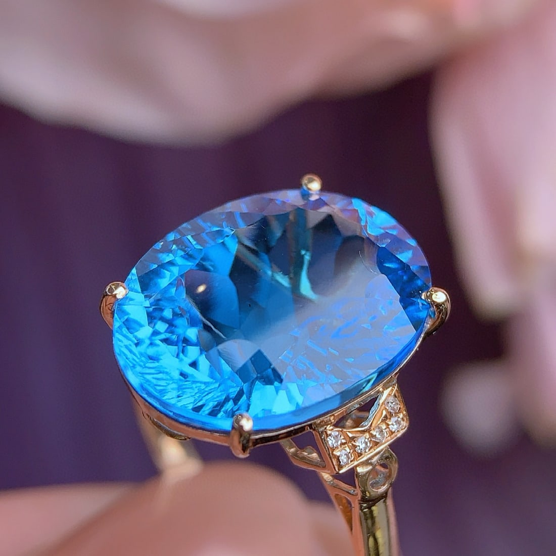 14k Gold 10.15 Ct Natural Topaz & Diamond Ring - 4