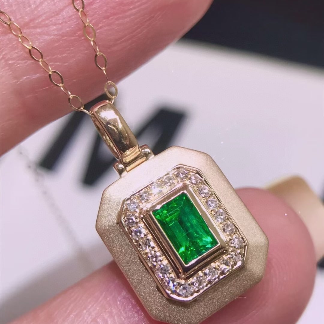 14k Gold 0.6 Ctw Vivid Green Natural Emerald & Diamond Pendant( Without Chain ) - 2