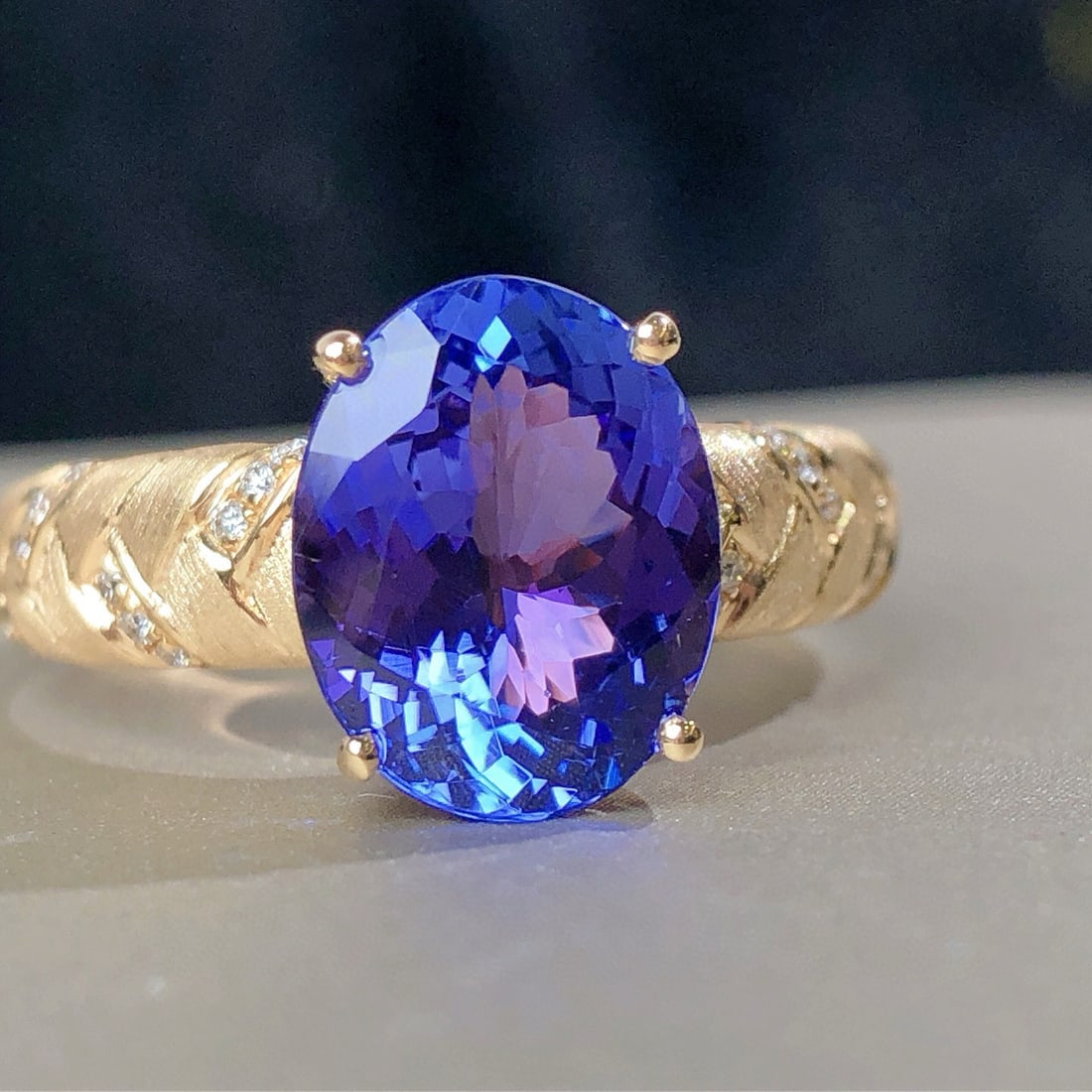 14k Gold 2.75 Ctw Natural Tanzanite & Diamond Ring - 2