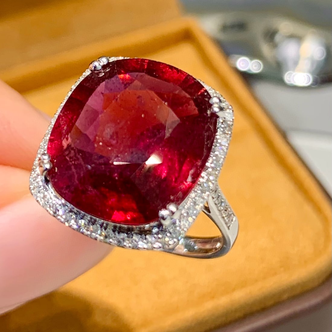 14k Gold 7.55 Ct Natural Tourmaline & Diamond Ring - 3