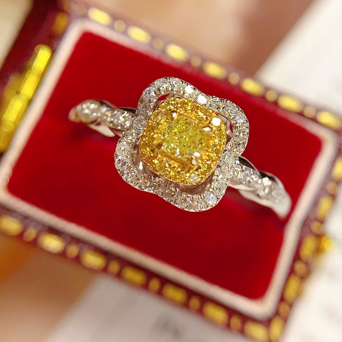 14k Gold 0.3 Ct Natural Yellow Diamond & Diamond Ring - 3