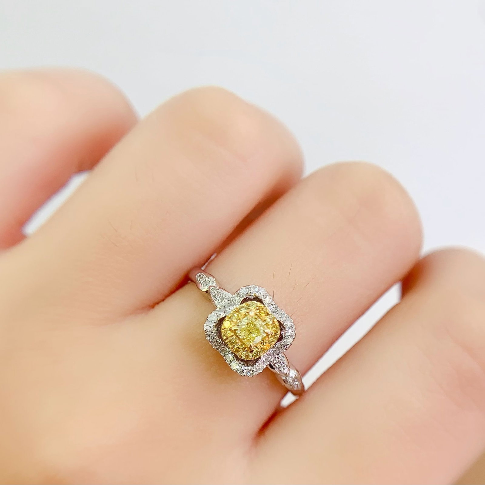 14k Gold 0.3 Ct Natural Yellow Diamond & Diamond Ring - 4