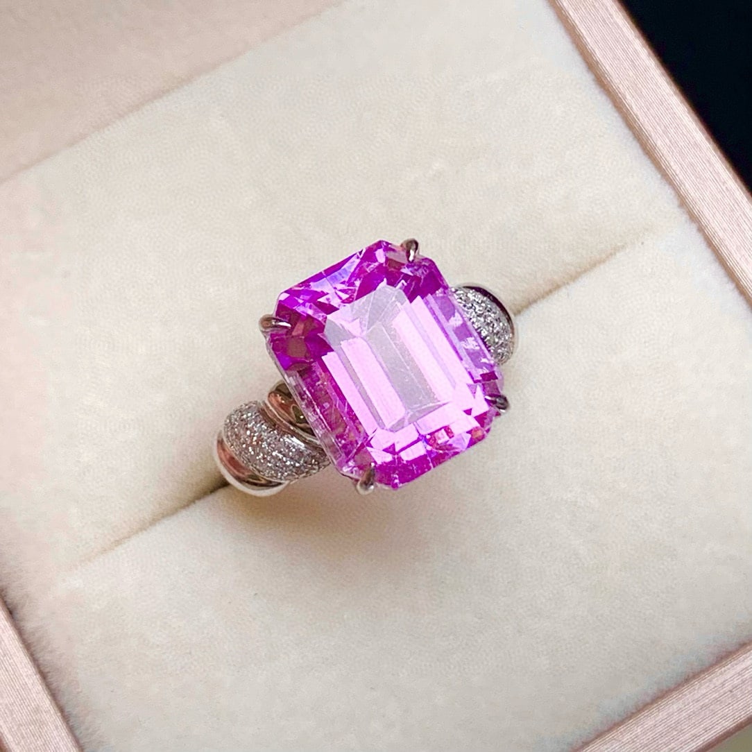 14k Gold 12.65 Ct Natural Kunzite & Diamond Ring: Ref:231044279 // gold content:14k gold // ring size:7. 25us // // main gemstone:kunzite // shape:octagonal // carat weight:12. 65ct // color:purple // treatment:natural // // adjacent gemstone 2 :