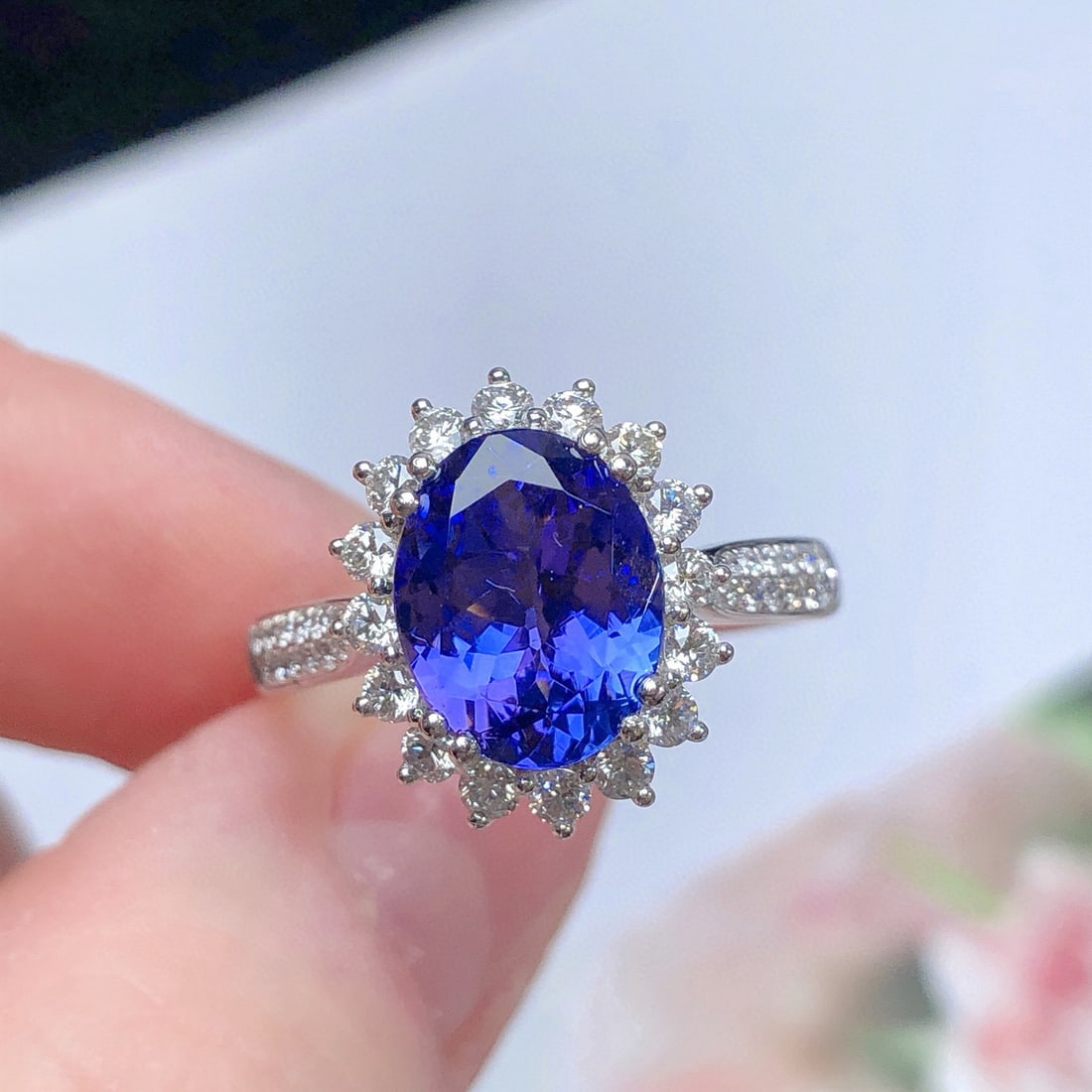 14k Gold 2.85 Ctw Natural Tanzanite & Diamond Ring: Ref:231044287 // gold content:14k gold // ring size:7. 25us // // main gemstone:tanzanite // shape:oval // carat weight:2. 25ct // color:blue // treatment:natural // // adjacent gemstone 2 : diamond