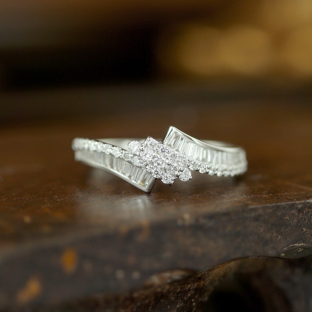 14k Gold 0.50 Ct Natural H Diamond Ring: Ref:231044310 // gold content:14k gold // ring size:7. 25us // // main gemstone:diamond // shape:multiply // carat weight:0. 50ct // clarity grade:vs-si // color:h // treatment:natural // Condition: