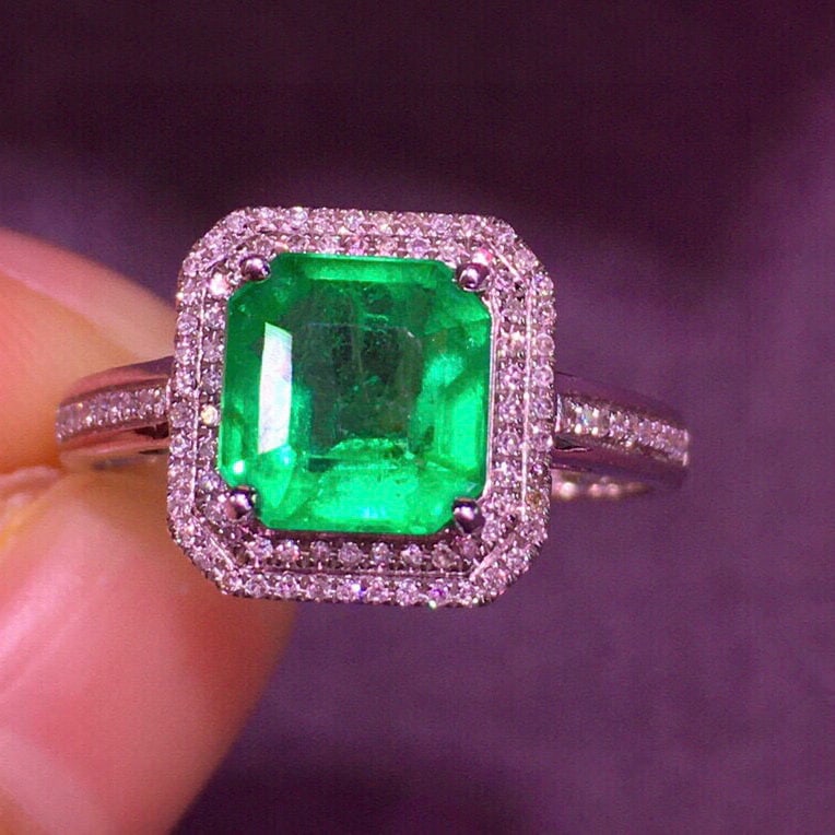 14k Gold 1.9 Ct Vivid Green Natural Emerald & Diamond Ring: Ref:231044312 // gold content:14k gold // ring size:7. 25us // // main gemstone:emerald // shape:octagonal // carat weight:1. 9ct // color:vivid green // treatment:natural // // adjacent gemstone 2 :