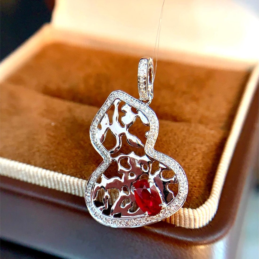 14k Gold 0.51 Ctw Natural Ruby & Diamond Pendant( Without Chain ): Ref:231044320 // gold content:14k gold // main gemstone:ruby // shape:oval // carat weight:0. 30ct // color:red // treatment:natural // // adjacent gemstone 2 : diamond // shape:round // carat