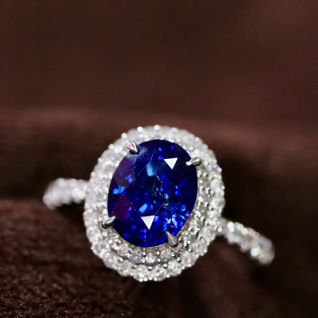 14k Gold 2.51 Ctw Natural Sapphire & Diamond Ring: Ref:231044346 // gold content:14k gold // ring size:7. 25us // // main gemstone:sapphire // shape:oval // carat weight:2. 01ct // color:royal blue // treatment:natural // // adjacent gemstone 2 :
