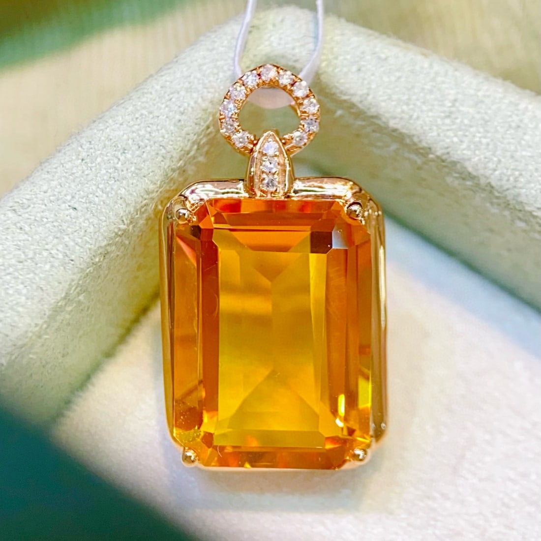 14k Gold 5.69 Ctw Natural Citrine & Diamond Pendant( Without Chain ): Ref:231044359 // gold content:14k gold // main gemstone:citrine // shape:octagonal // carat weight:5. 65ct // color:yellow // treatment:natural // // adjacent gemstone 2 : diamond // number of