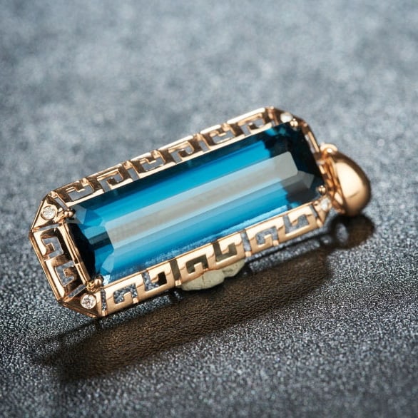14k Gold 15.6 Ct Natural Topaz & Diamond Pendant( Without Chain ): Ref:231044388 // gold content:14k gold // main gemstone:topaz // shape:octagonal // carat weight:15. 6ct // color:blue // treatment:natural // // adjacent gemstone 2 : diamond // shape:round //