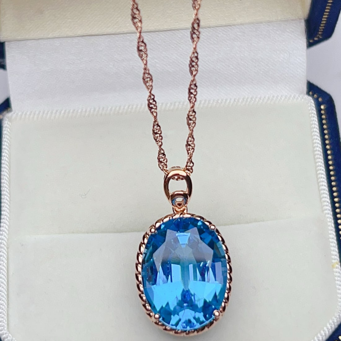 14k Gold 13.95 Ct Natural Topaz Pendant( Without Chain ): Ref:231044390 // gold content:14k gold // main gemstone:topaz // shape:oval // carat weight:13. 95ct // color:blue // treatment:natural // Condition: New Low Estimate: 1900.00 High Estimate: 2800.00