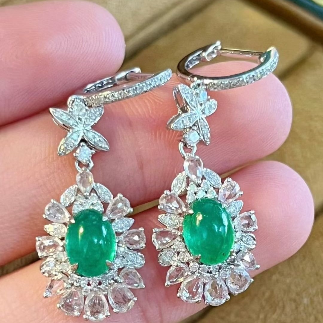 14k Gold 1.95 Ct Natural Emerald & Diamond Earrings: Ref:231044395 // gold content:14k gold // main gemstone:emerald // shape:oval // carat weight:1. 95ct // color:green // treatment:natural // // adjacent gemstone 2 : diamond // shape:round // clarity