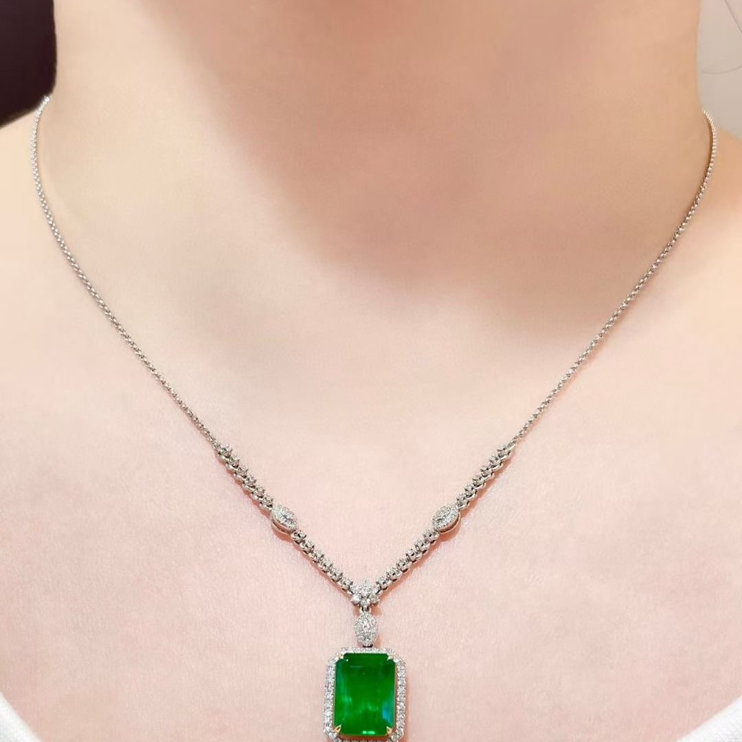 14k Gold 4.5 Ct Natural Emerald & Diamond Necklace - 3