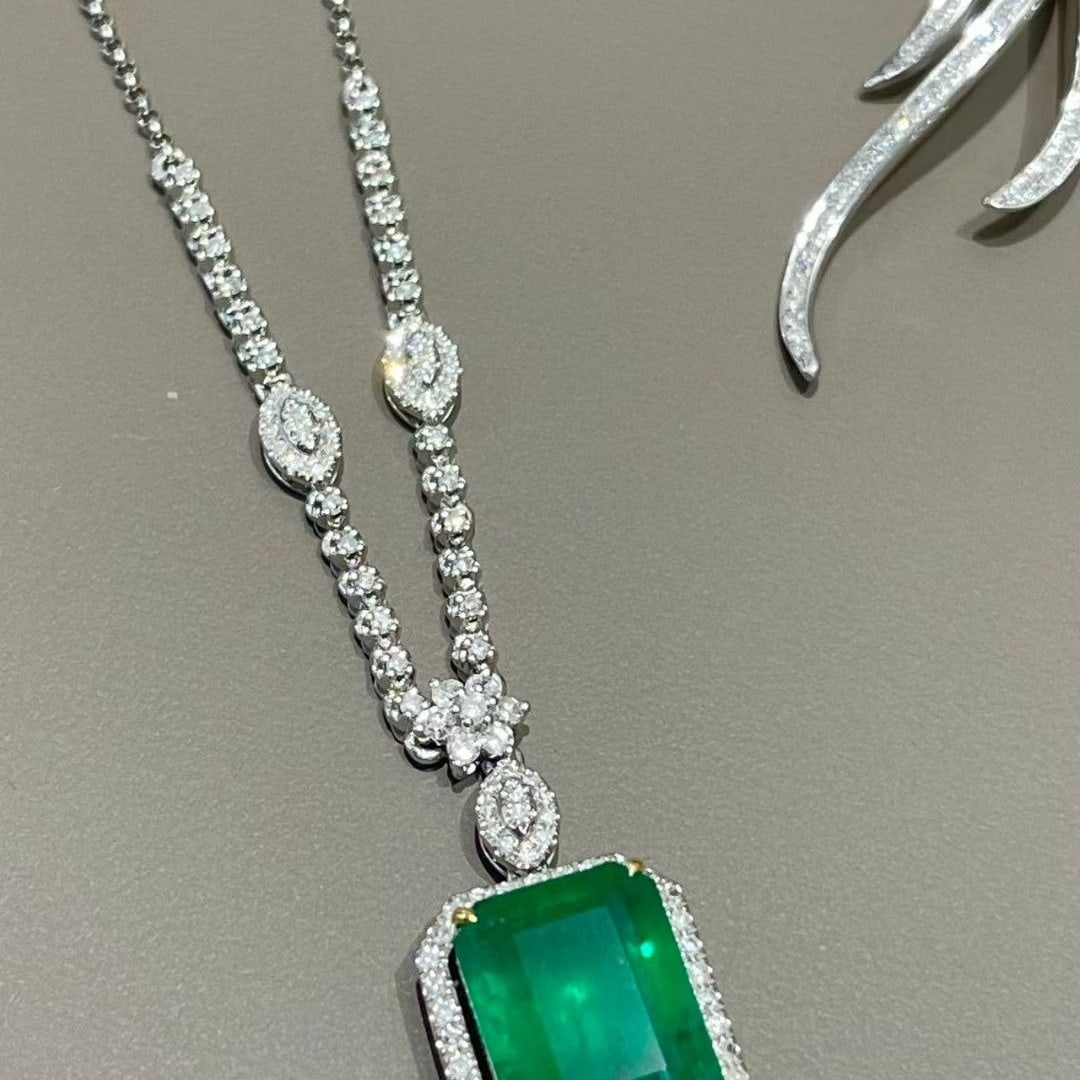 14k Gold 4.5 Ct Natural Emerald & Diamond Necklace - 5