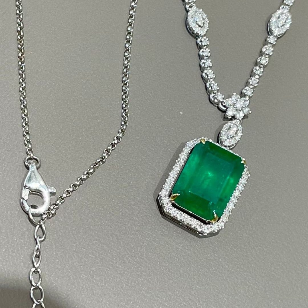 14k Gold 4.5 Ct Natural Emerald & Diamond Necklace - 7