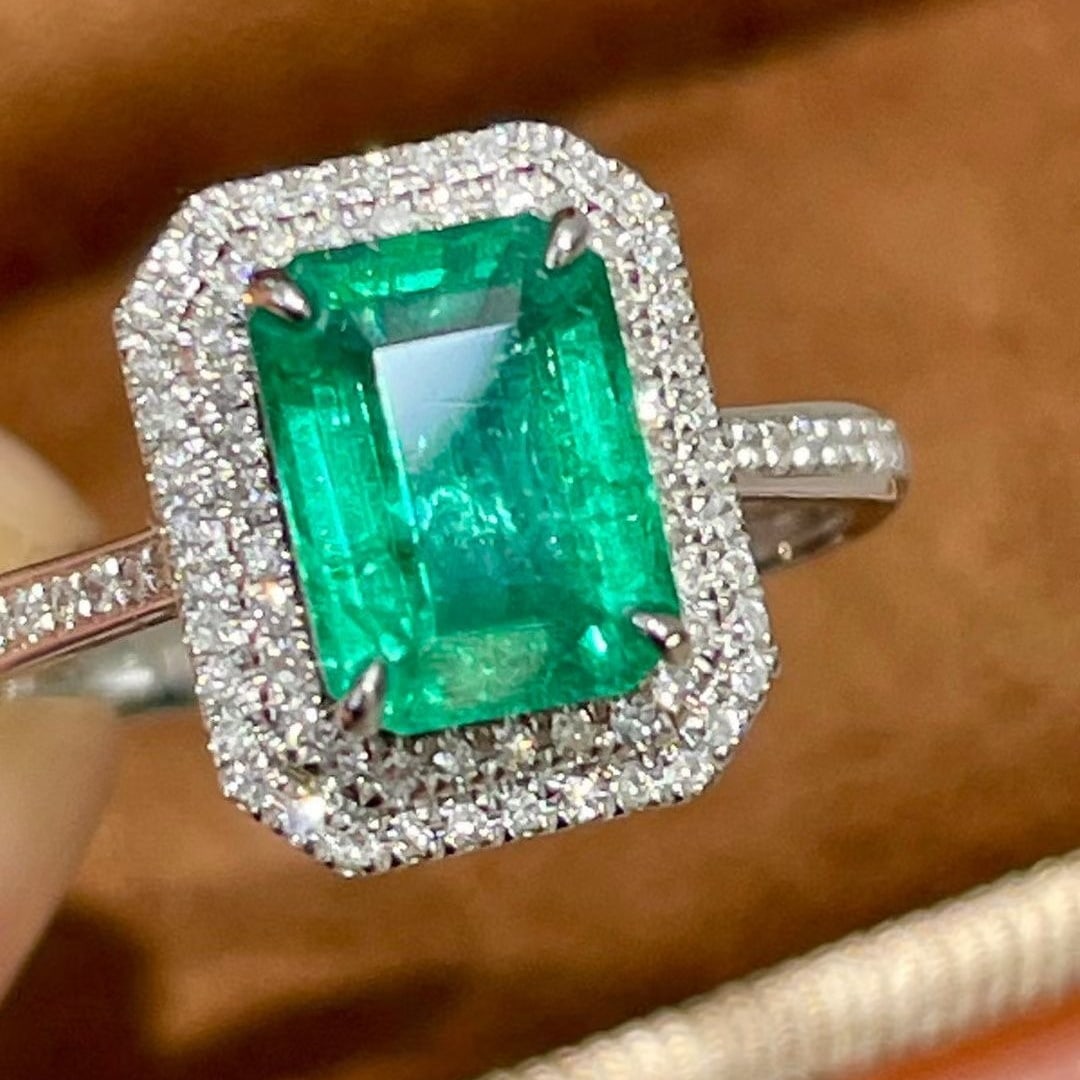 14k Gold 1.5 Ct Natural Emerald & Diamond Ring - 2