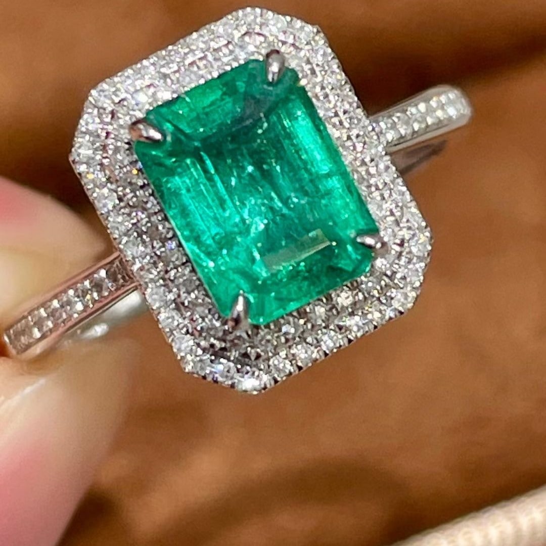 14k Gold 1.5 Ct Natural Emerald & Diamond Ring - 3
