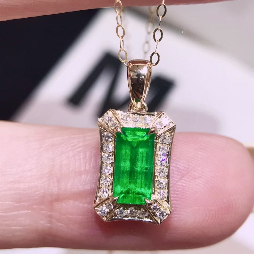 14k Gold 1.02 Ctw Vivid Green Natural Emerald & Diamond Pendant( Without Chain ): Ref:231044408 // gold content:14k gold // main gemstone:emerald // shape:octagonal // carat weight:0. 8ct // color:vivid green // treatment:natural // // adjacent gemstone 2 : diamond // shape:round